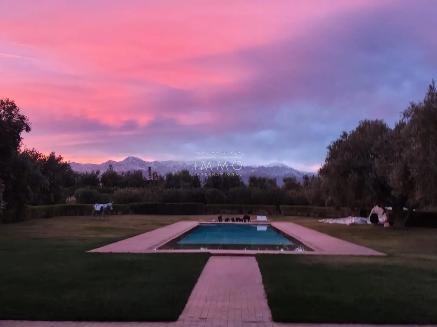 Magnífica propiedad de una sola planta con impresionantes vistas del atlas