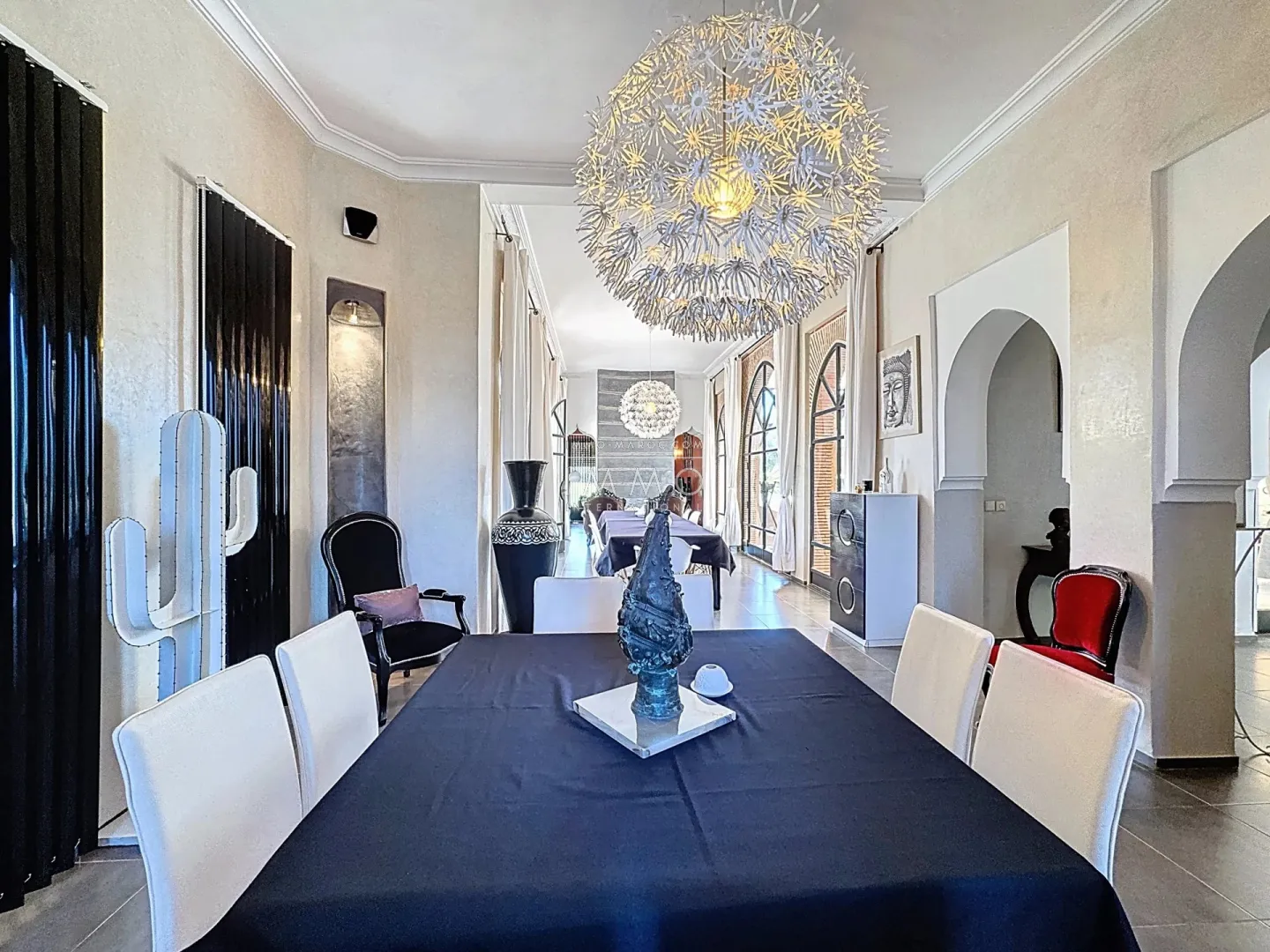 Magnífica propiedad de una sola planta con impresionantes vistas del atlas